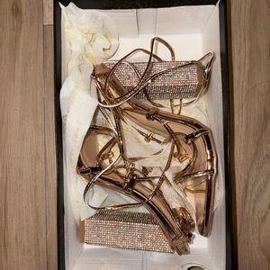 Windsor Shimmering Gold Heels